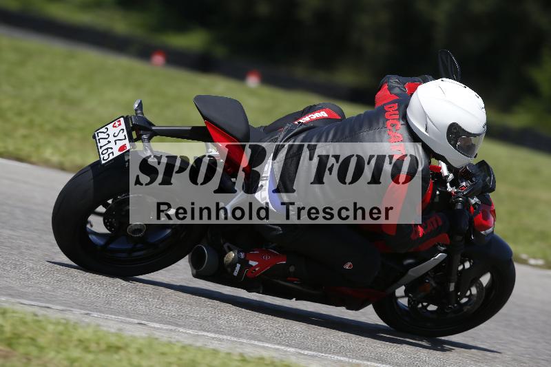 /Archiv-2024/29 12.06.2024 MOTO.CH Track Day ADR/Gruppe gelb/backside